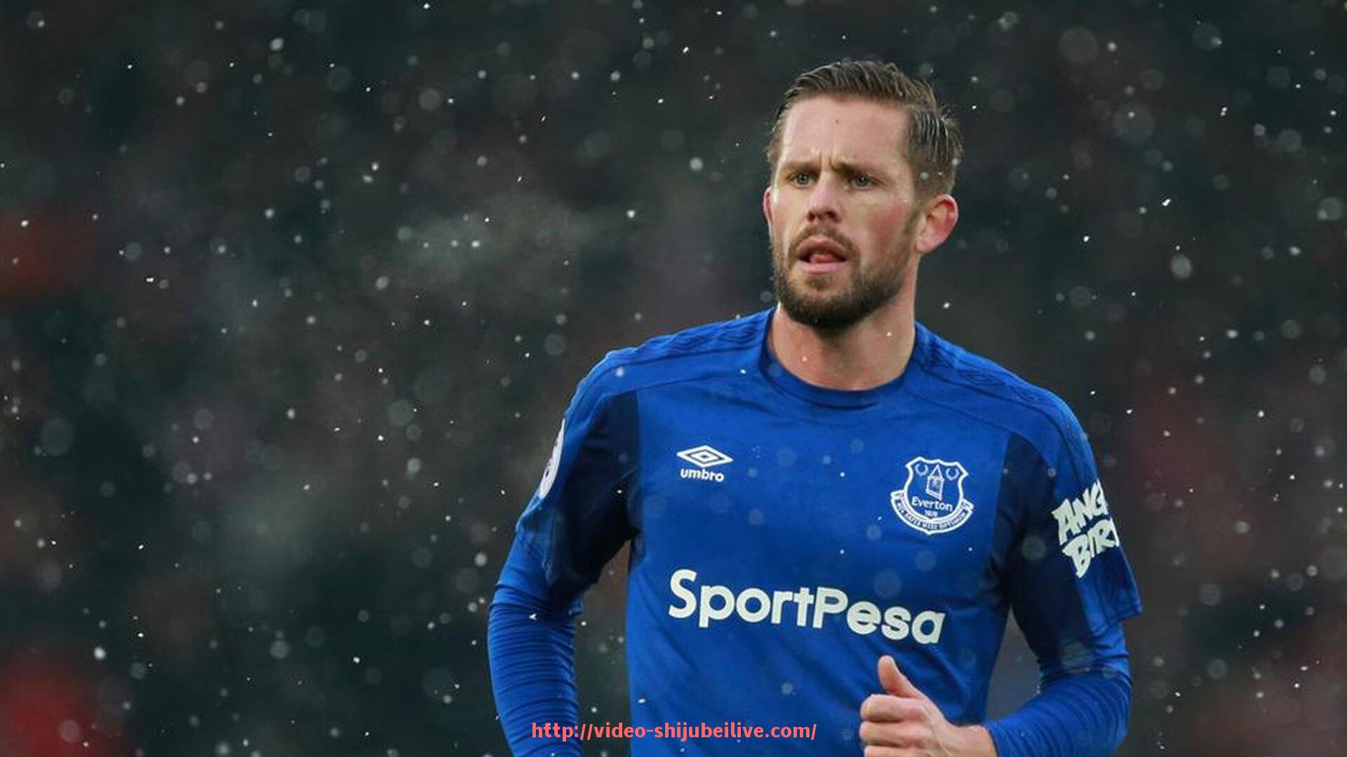 世俱杯直播-精准长传与渗透结合：世俱杯球队长传战术实用性解析